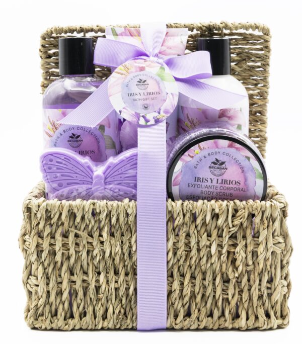 Cesta Mimbre Iris y lirios